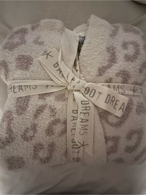 CozyChic Barefoot Dreams robe size small brand new